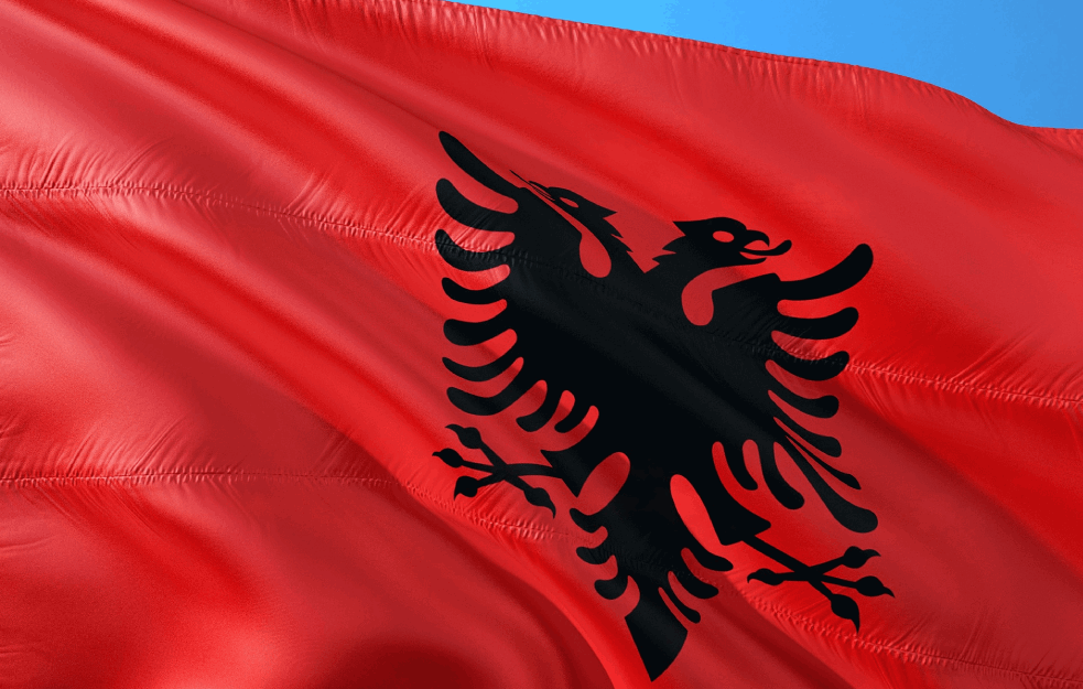 ALBANCI PONOVO PROVOCIRAJU: Okačili pano sa SLIKOM TERORISTE na ka<span style='color:red;'><b>raul</b></span>i KOŠARE! (FOTO)